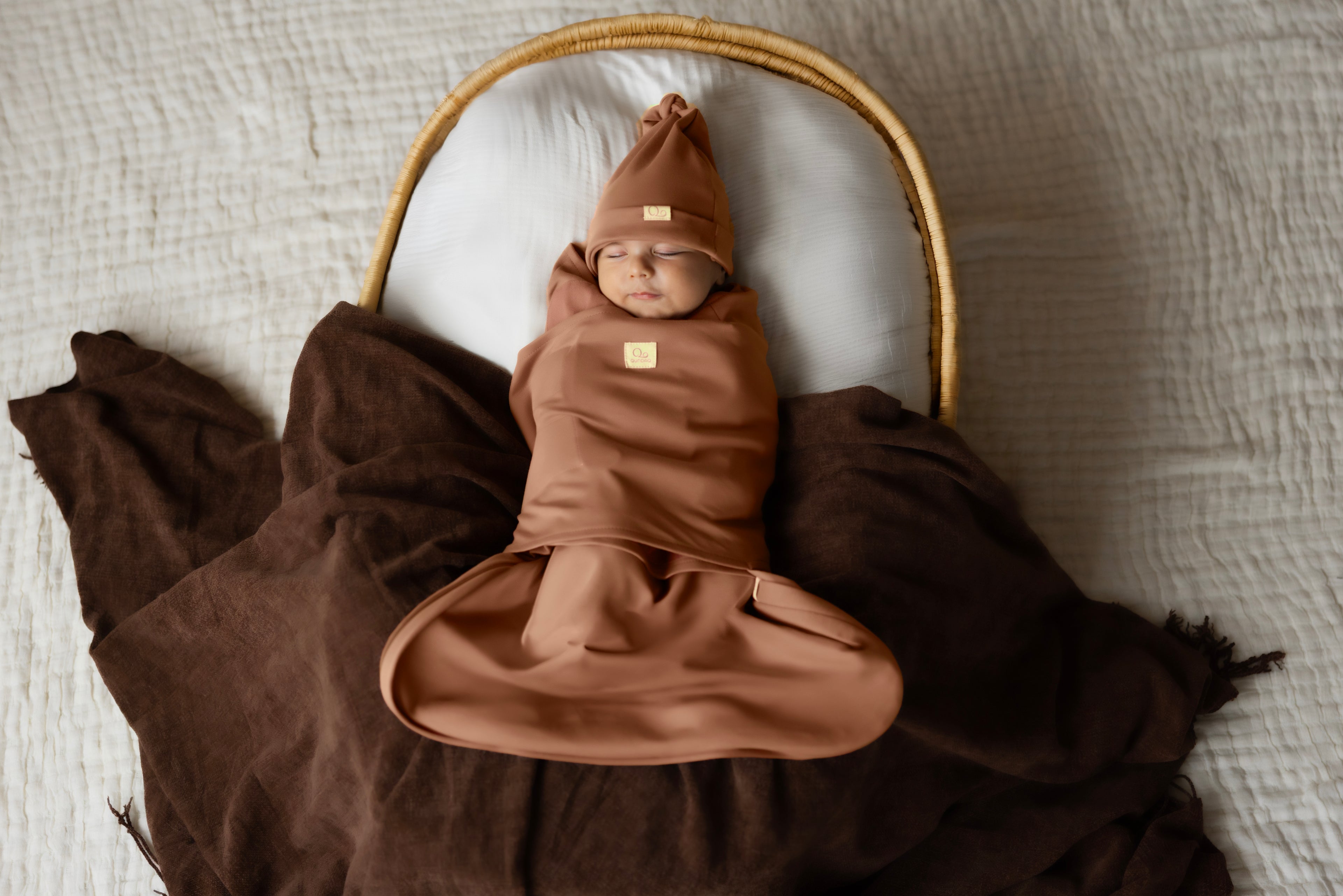 Yenidoğan Kundak Seti – QUNDAQ Kalça Dostu Terracotta