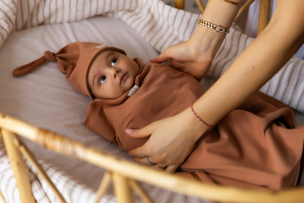 Yenidoğan Kundak Seti – QUNDAQ Kalça Dostu Terracotta